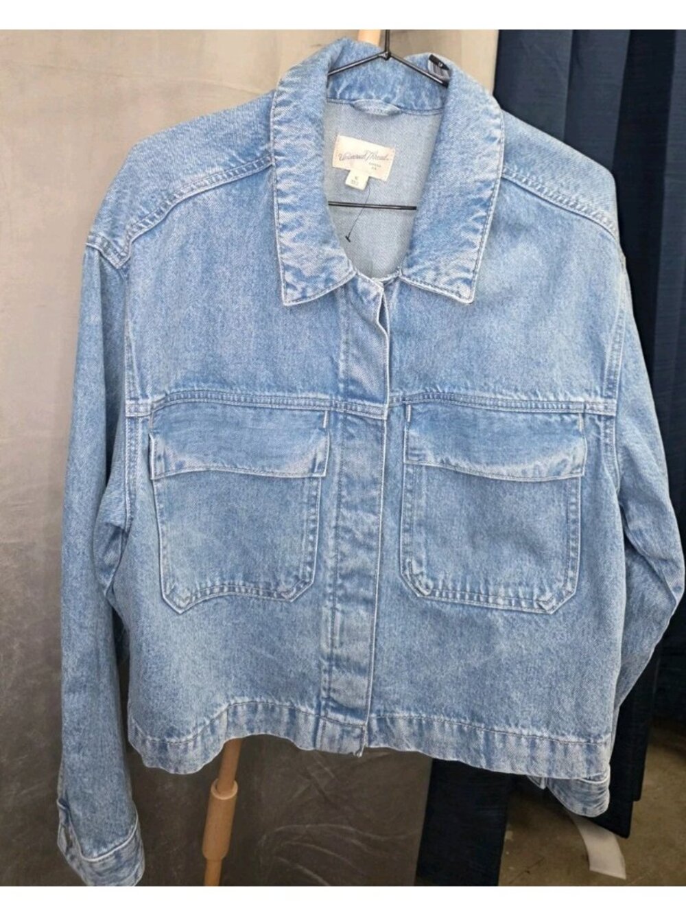 Universal Thread Denim Utility Jacket Women's XL Light Wash Button Front. WL379